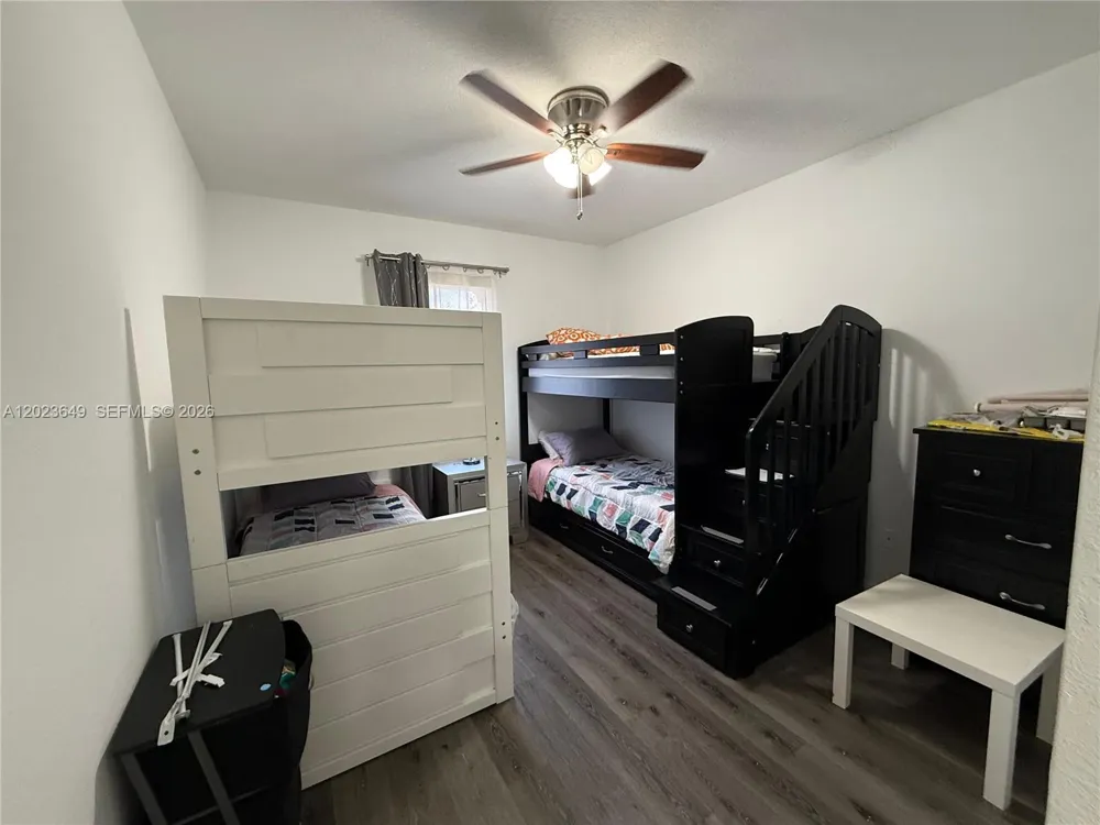 9907 NW 87th Ter Doral, FL 33178