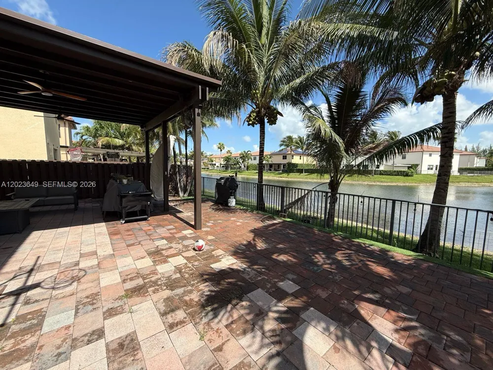 9907 NW 87th Ter Doral, FL 33178