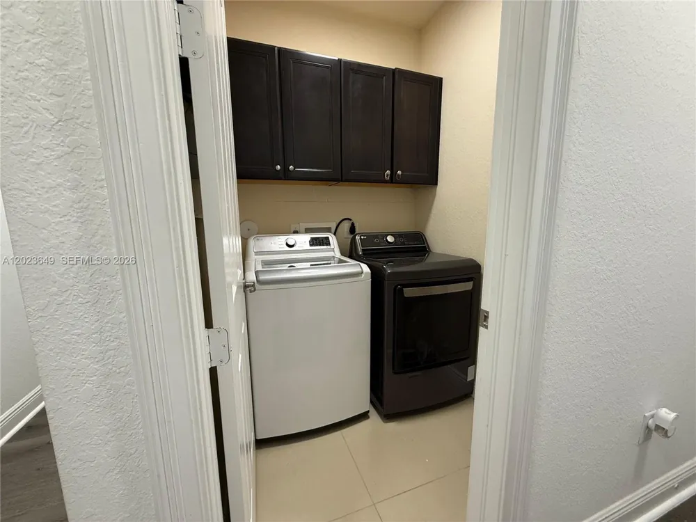 9907 NW 87th Ter Doral, FL 33178
