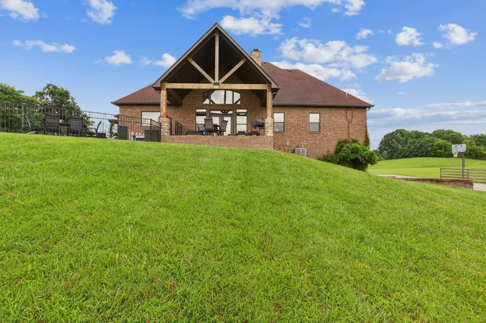 215 George Akins Rd Westmoreland, TN 37186