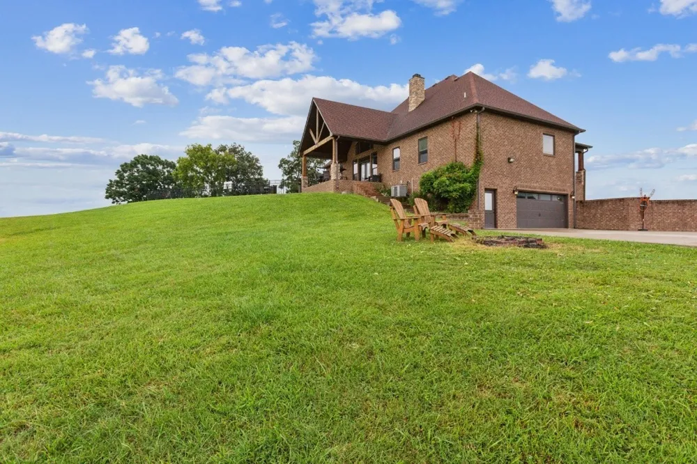 215 George Akins Rd Westmoreland, TN 37186