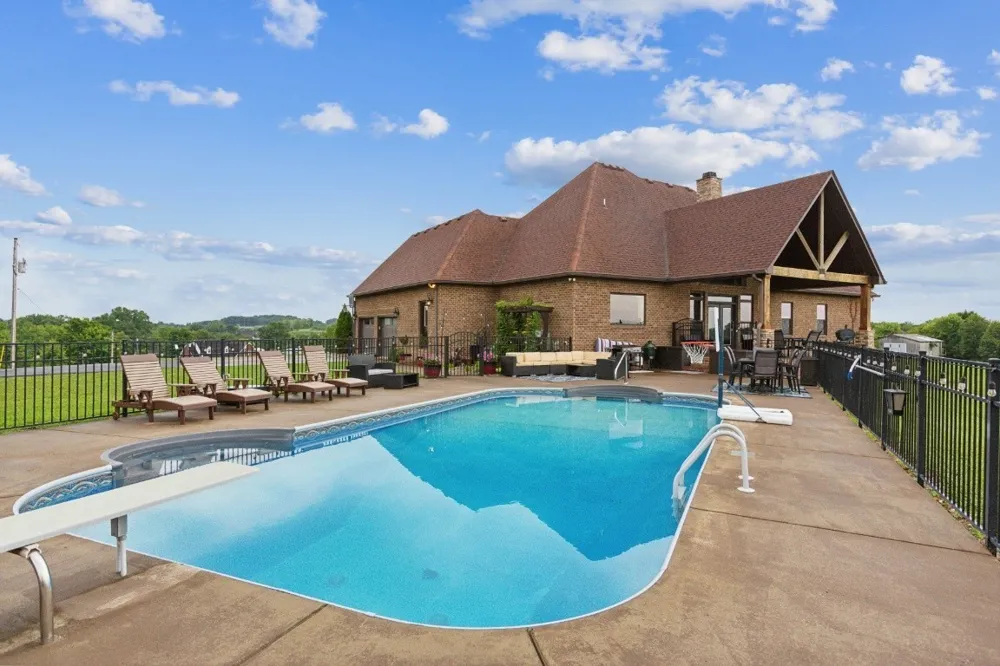 215 George Akins Rd Westmoreland, TN 37186