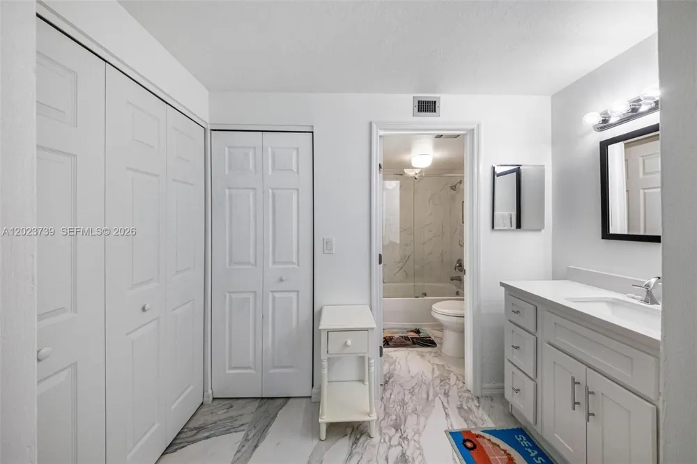 320 seaview court #2-1207 Other City - In The State Of Florida, FL 34145