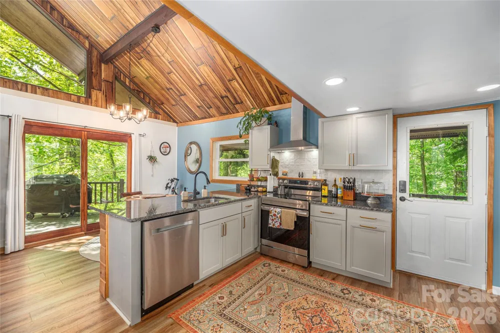 154 Timberside Drive Mars Hill, NC 28754