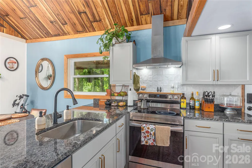 154 Timberside Drive Mars Hill, NC 28754