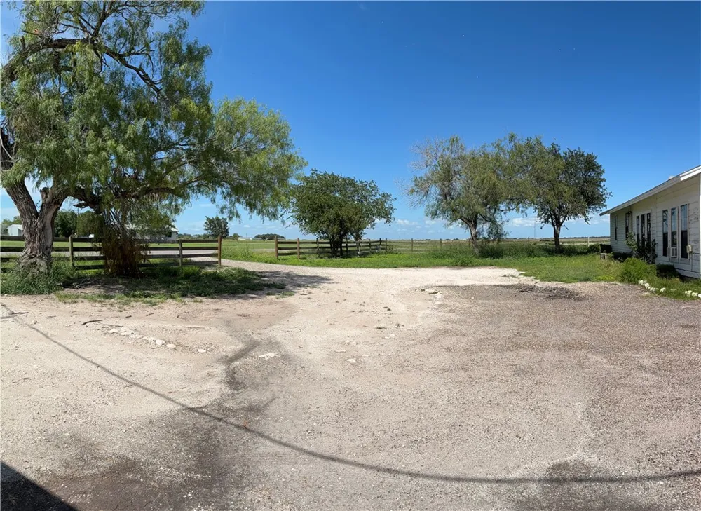 466 S County Road 307 Orange Grove, TX 78372
