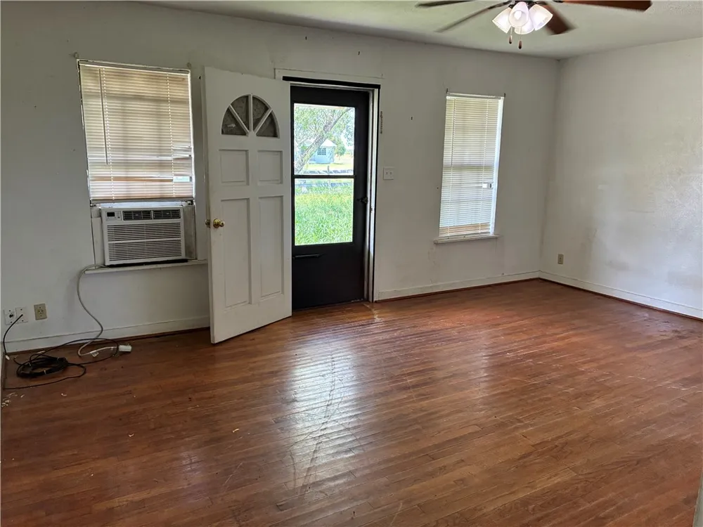 466 S County Road 307 Orange Grove, TX 78372
