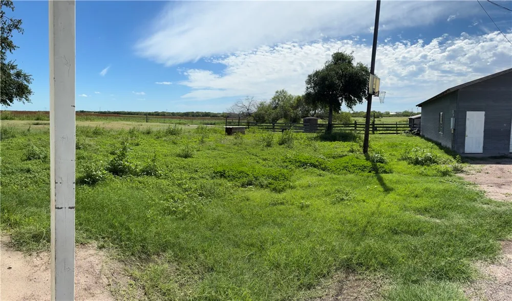 466 S County Road 307 Orange Grove, TX 78372