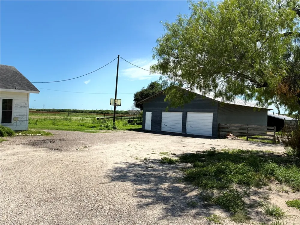 466 S County Road 307 Orange Grove, TX 78372