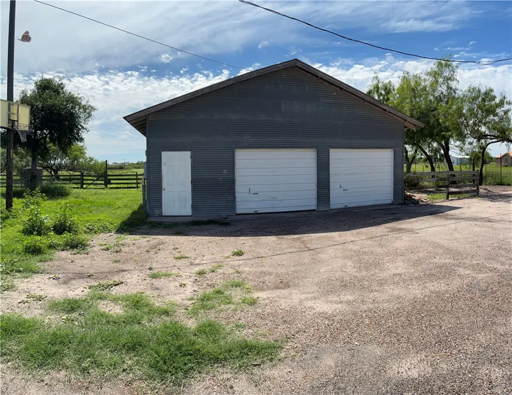 466 S County Road 307 Orange Grove, TX 78372