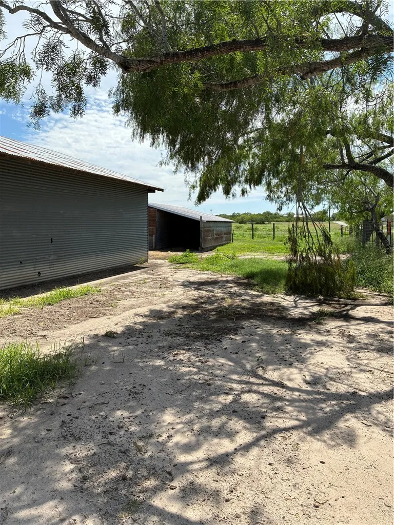 466 S County Road 307 Orange Grove, TX 78372