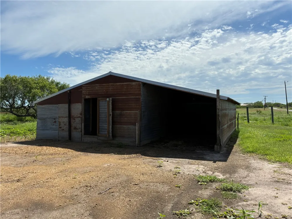 466 S County Road 307 Orange Grove, TX 78372