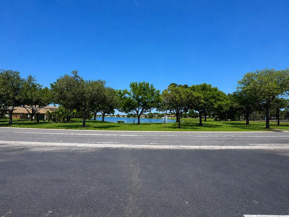 12966 KINGS CROSSING DR Tampa, FL 33534