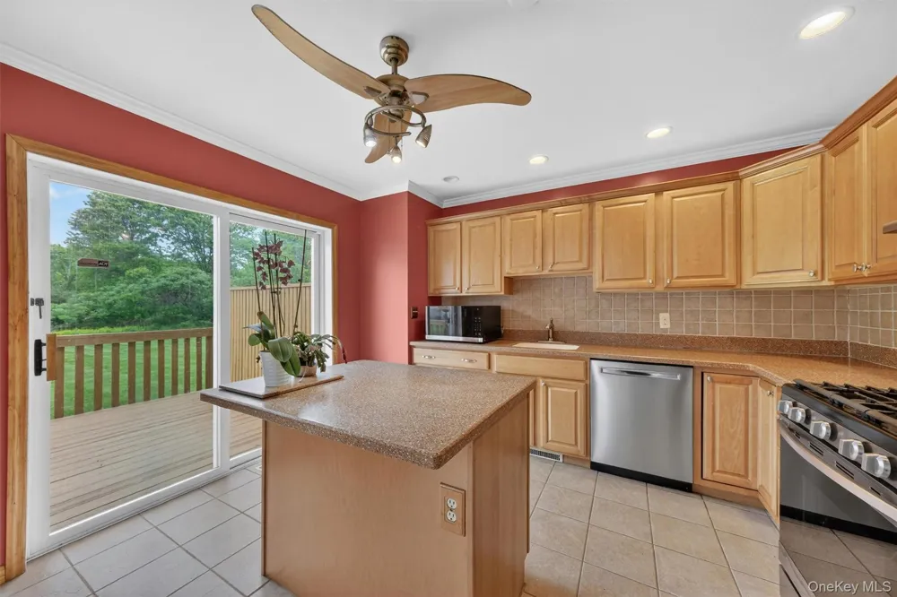 16 Woodfield Drive Washingtonville, NY 10992