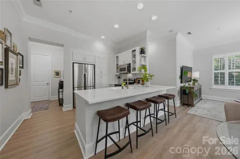 2946 Selwyn Avenue #112