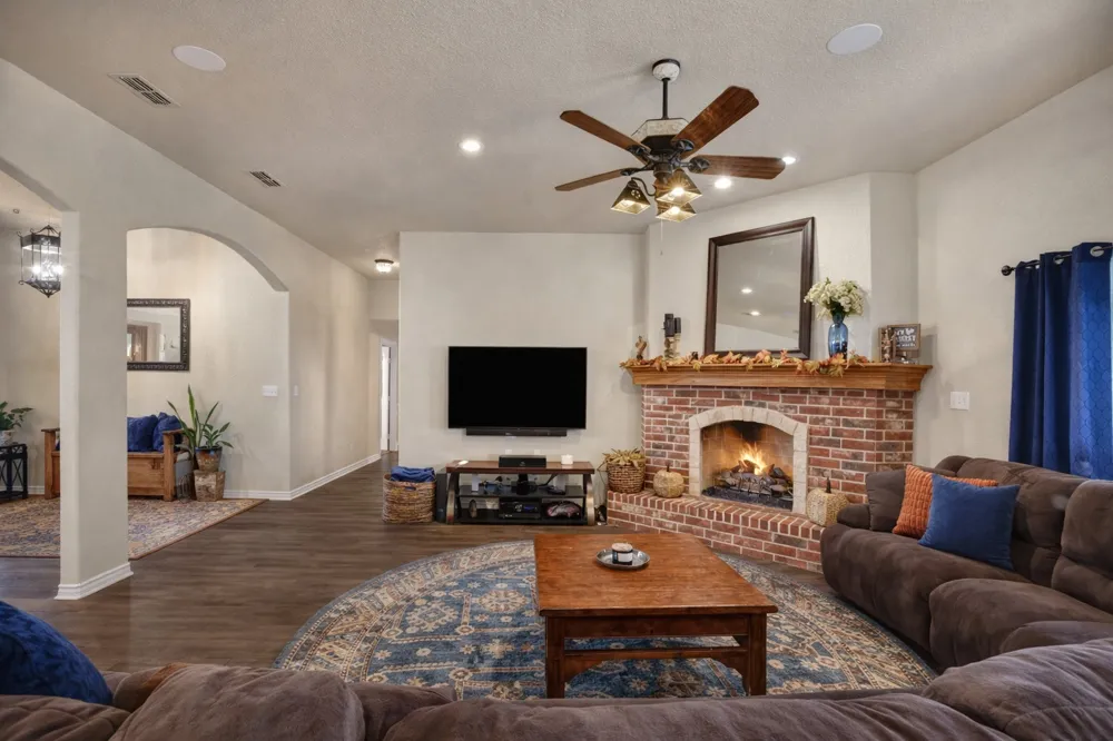 737 County Road 4699 Boyd, TX 76023