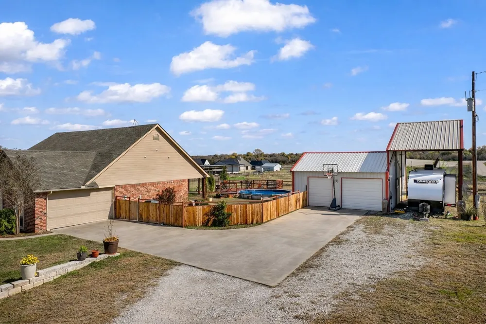 737 County Road 4699 Boyd, TX 76023