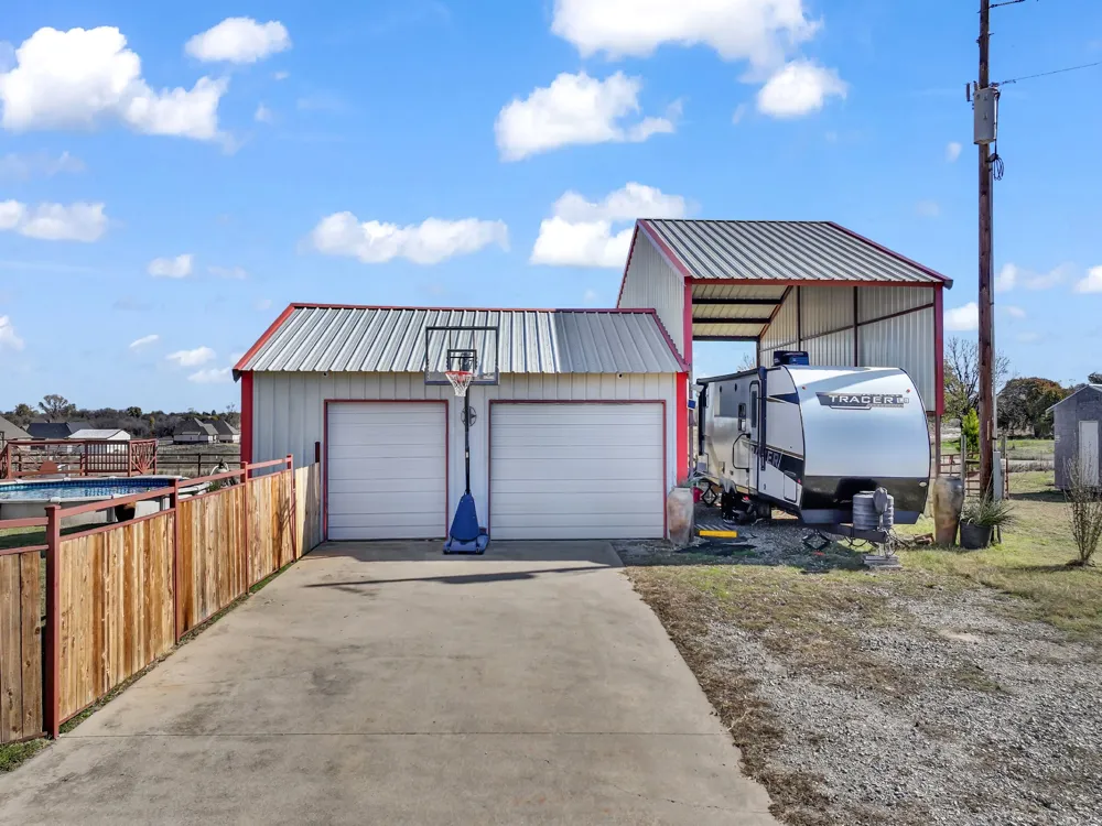 737 County Road 4699 Boyd, TX 76023