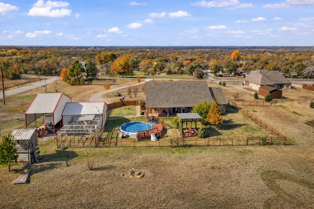 737 County Road 4699 Boyd, TX 76023
