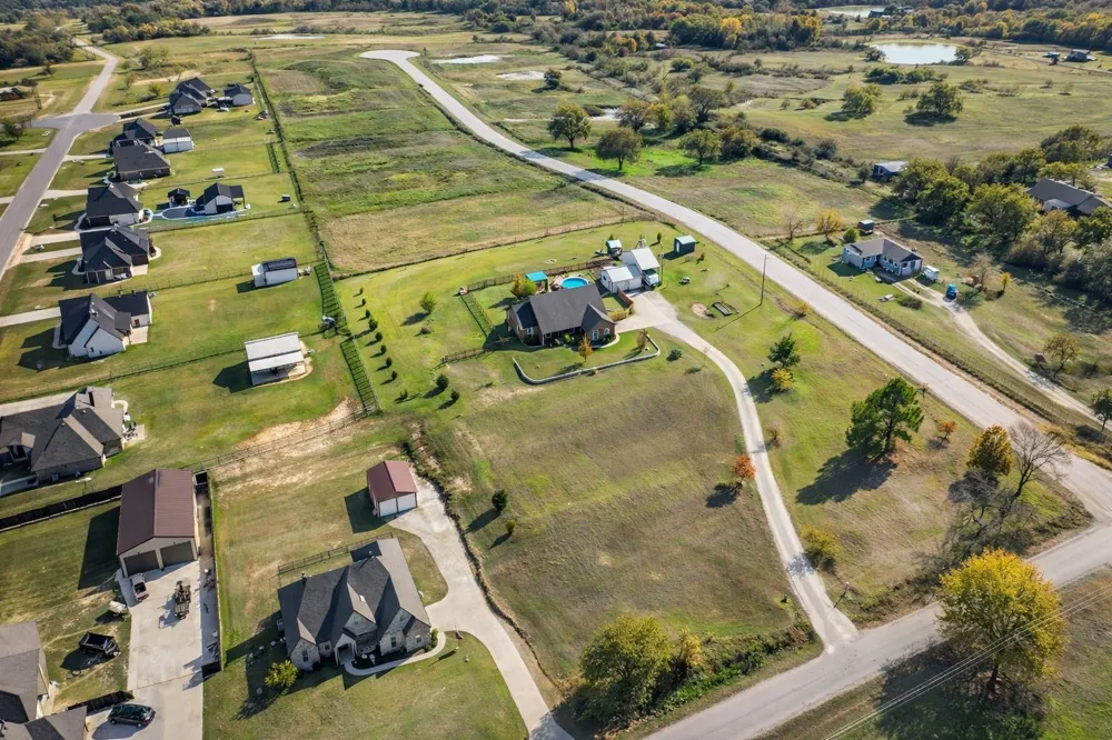 737 County Road 4699 Boyd, TX 76023