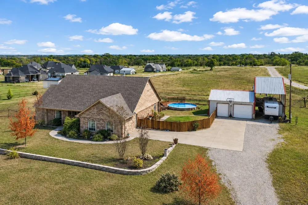 737 County Road 4699 Boyd, TX 76023