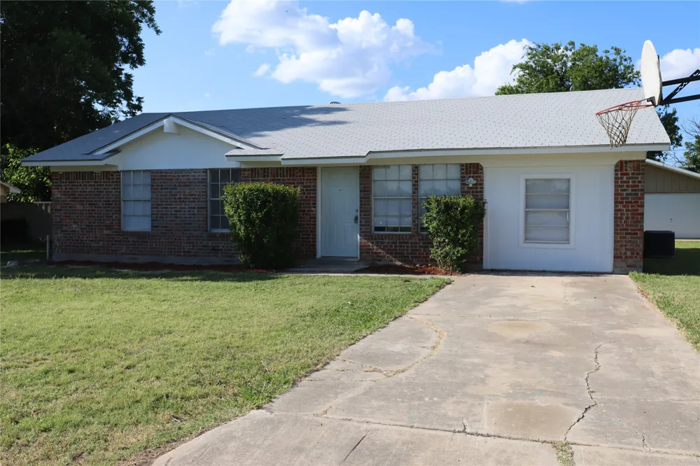 1223 Meadowbrook Street Ranger, TX 76470