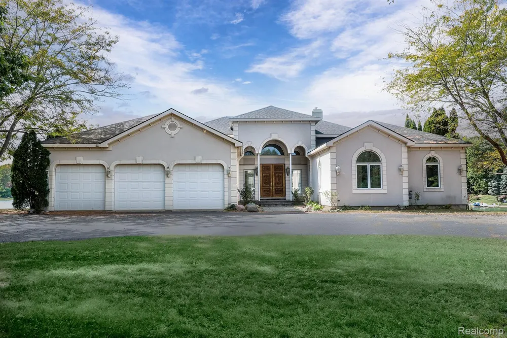 68373 Lake Angela Pointe Richmond City, MI 48062