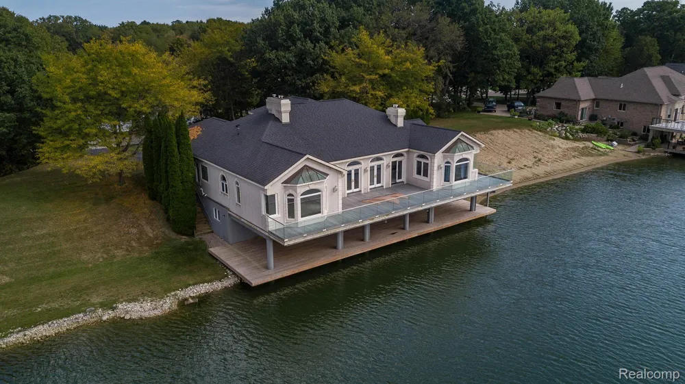 68373 Lake Angela Pointe Richmond City, MI 48062