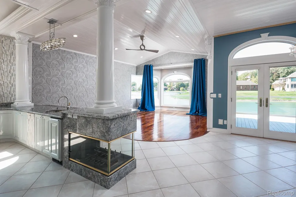 68373 Lake Angela Pointe Richmond City, MI 48062
