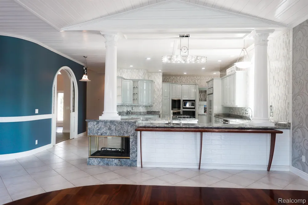 68373 Lake Angela Pointe Richmond City, MI 48062