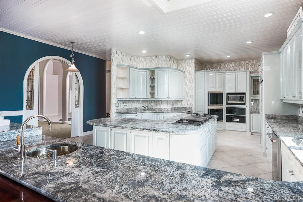 68373 Lake Angela Pointe Richmond City, MI 48062