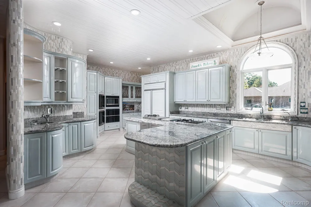 68373 Lake Angela Pointe Richmond City, MI 48062