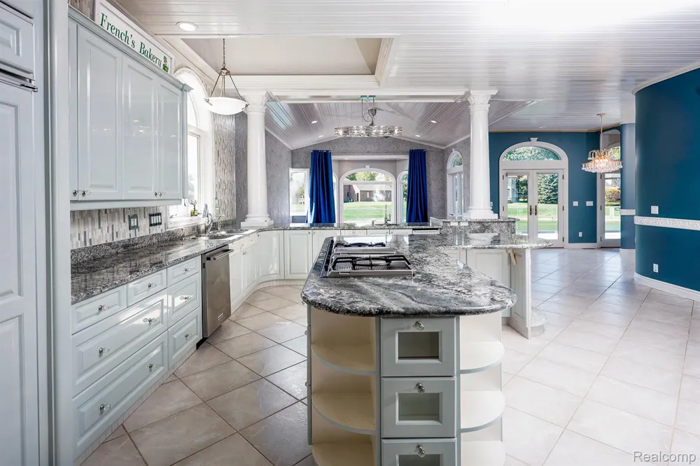 68373 Lake Angela Pointe Richmond City, MI 48062