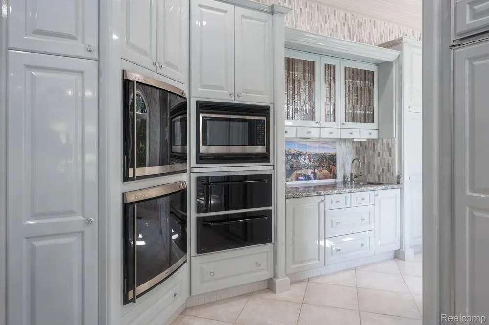 68373 Lake Angela Pointe Richmond City, MI 48062