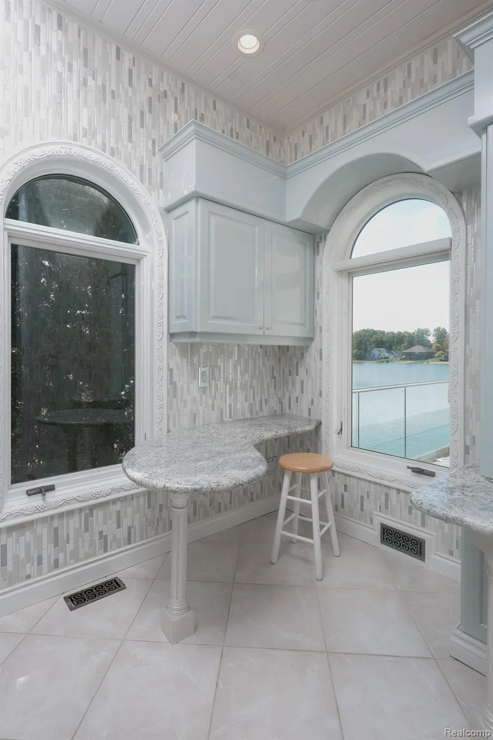 68373 Lake Angela Pointe Richmond City, MI 48062