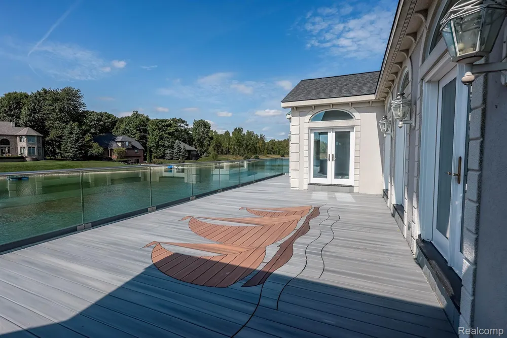 68373 Lake Angela Pointe Richmond City, MI 48062
