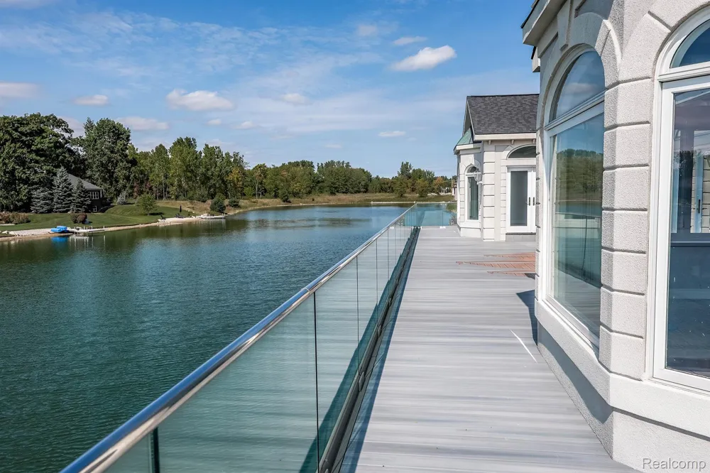 68373 Lake Angela Pointe Richmond City, MI 48062