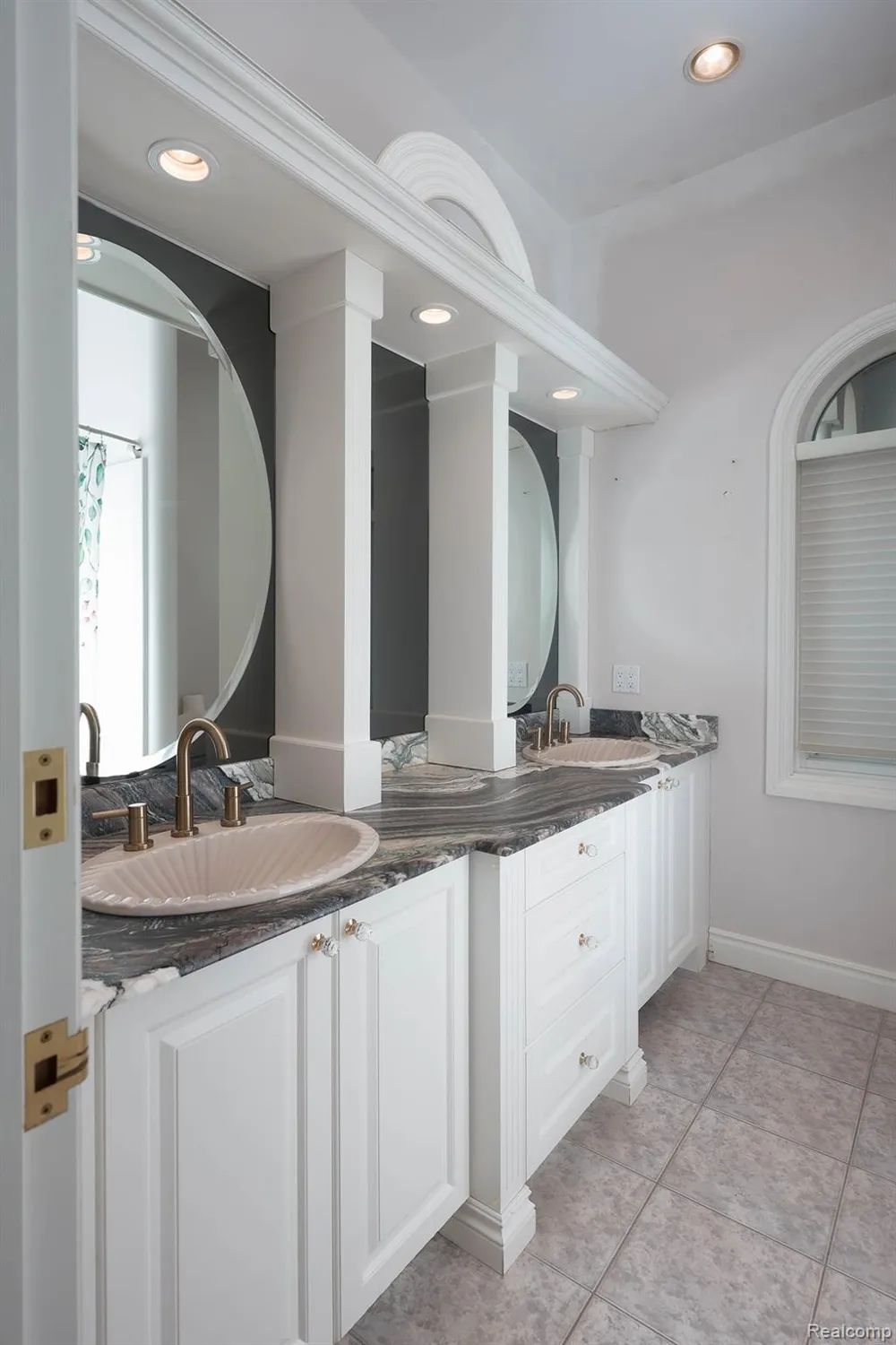 68373 Lake Angela Pointe Richmond City, MI 48062
