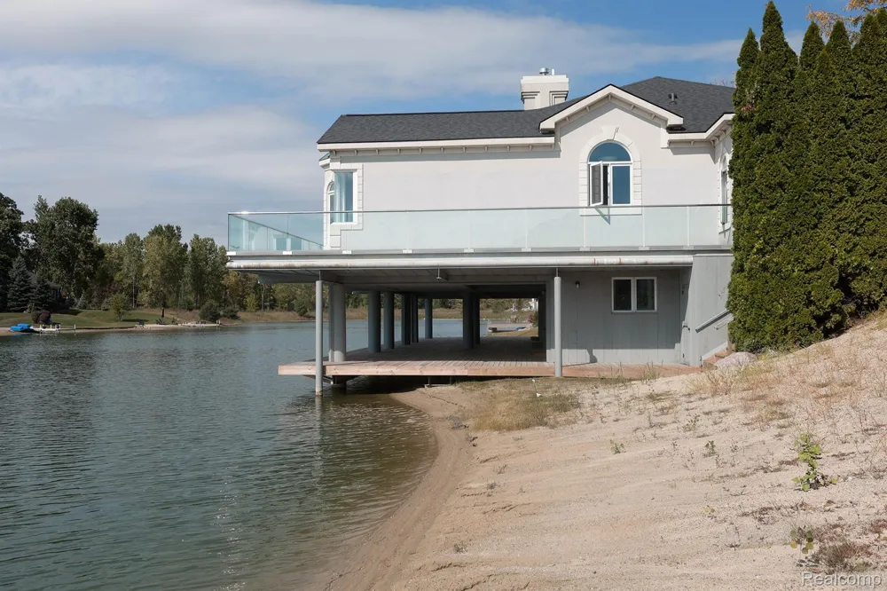 68373 Lake Angela Pointe Richmond City, MI 48062