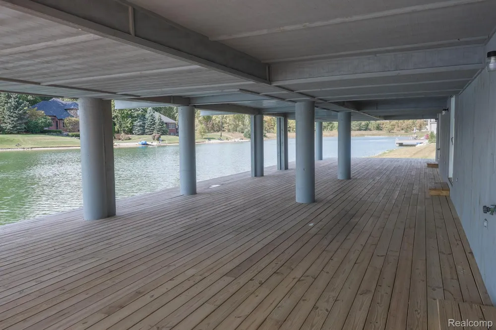68373 Lake Angela Pointe Richmond City, MI 48062