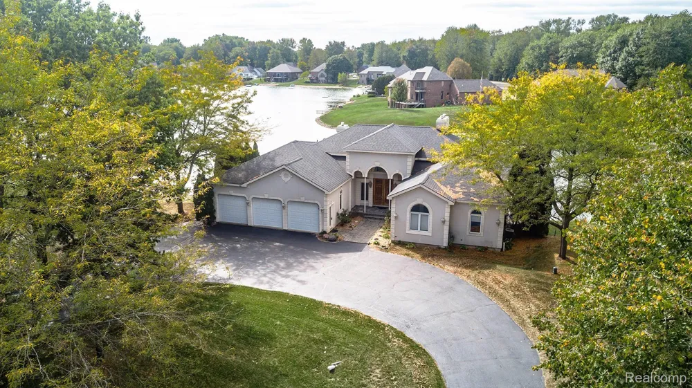 68373 Lake Angela Pointe Richmond City, MI 48062