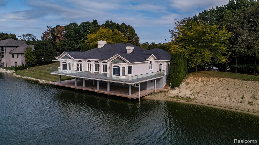 68373 Lake Angela Pointe Richmond City, MI 48062