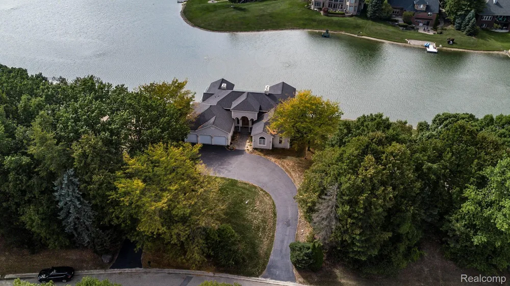 68373 Lake Angela Pointe Richmond City, MI 48062