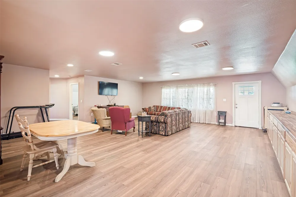 256 VZ County Road 2507 Canton, TX 75103