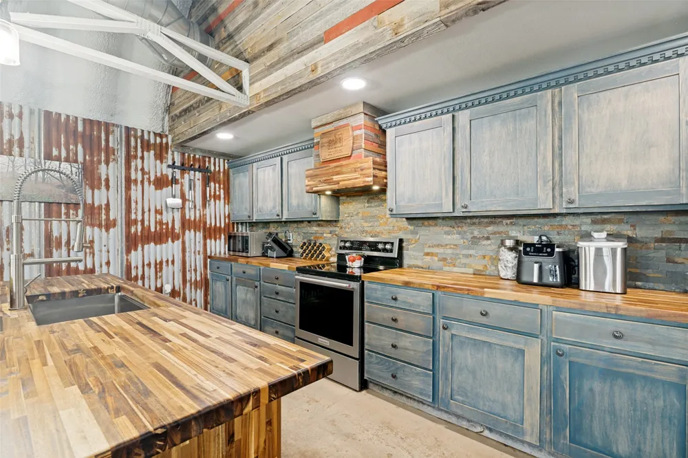 256 VZ County Road 2507 Canton, TX 75103