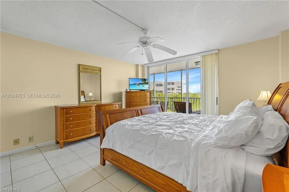 5 Bluebill #403 Naples, FL 34108