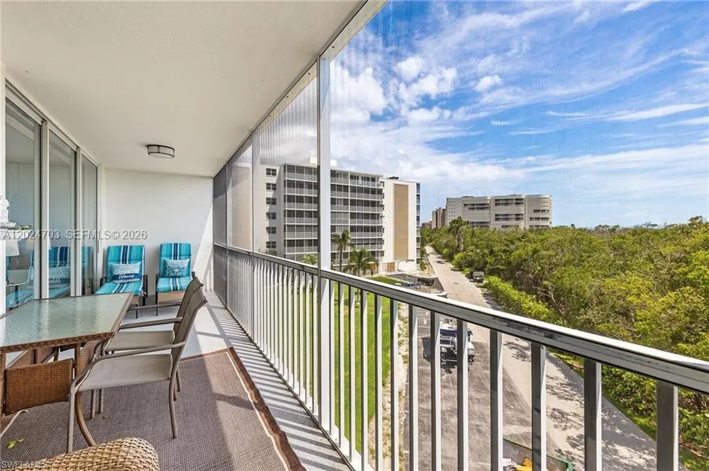 5 Bluebill #403 Naples, FL 34108