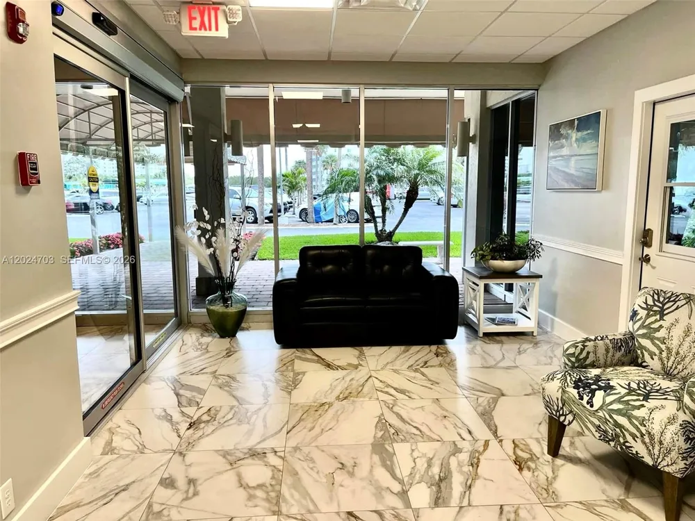5 Bluebill #403 Naples, FL 34108