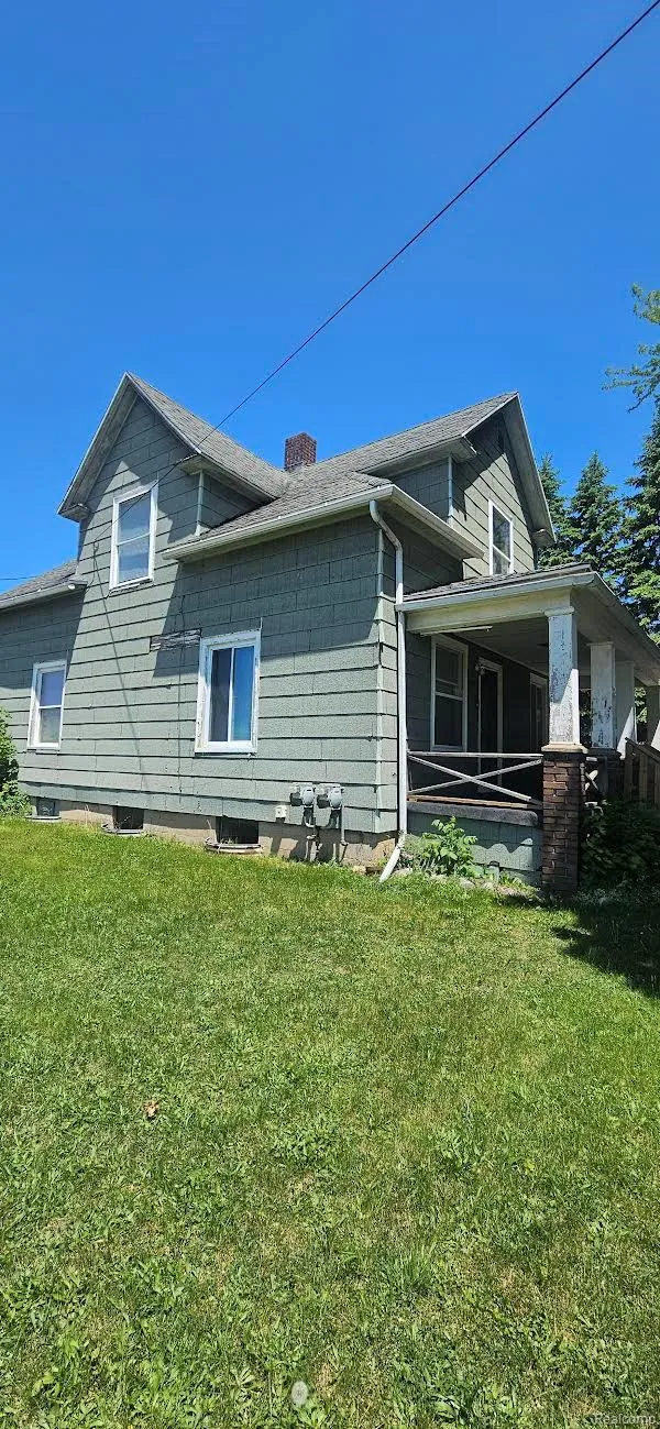 1819 S Niagara Street Saginaw City, MI 48602