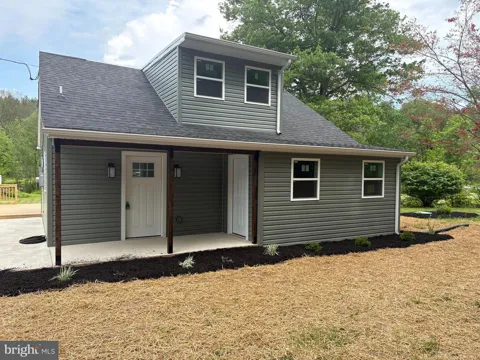 876 CARDINAL LANE